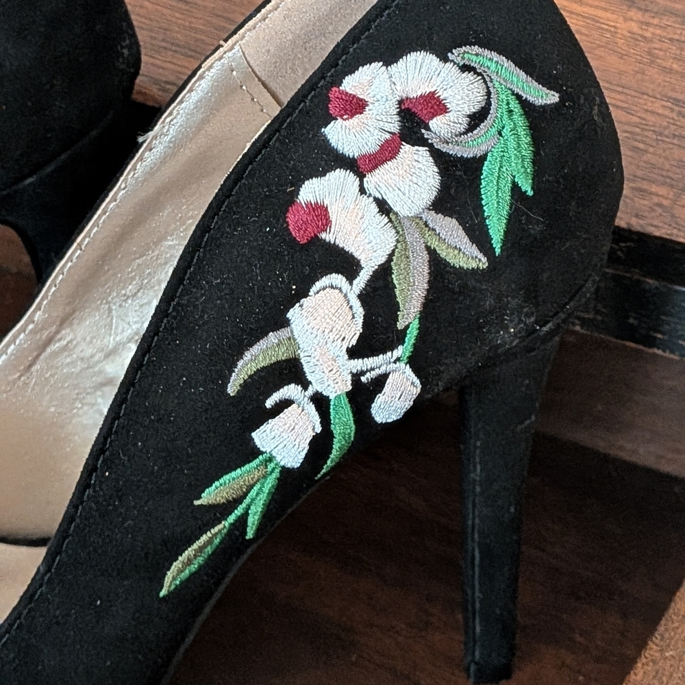 SOLD Qupid Black Heels with Floral Embroidery - Picture 5 of 8